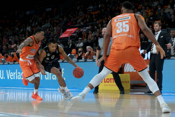 言一行往往 言一行往往